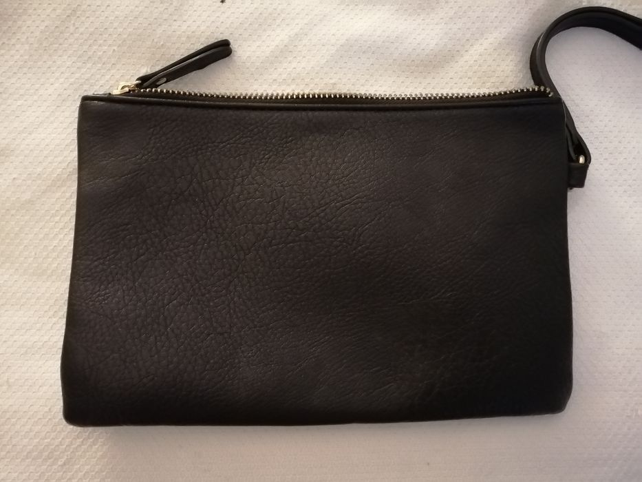 Clutch preta muito versatil