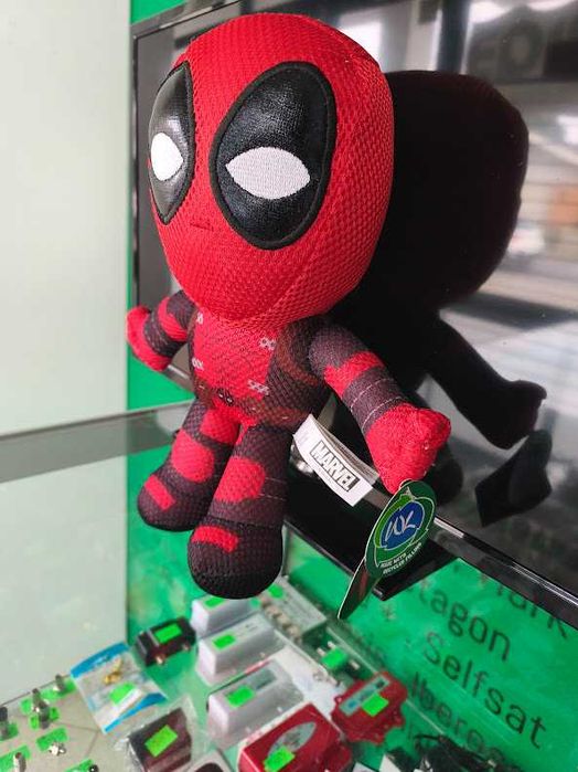 Peluche Marvel Deadpool Braços Abertos 30cm