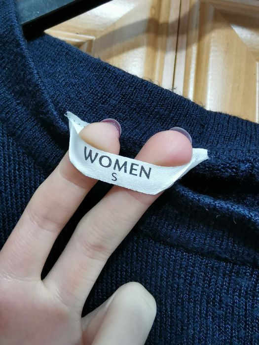 Sweterek z wycięciem na plecach
