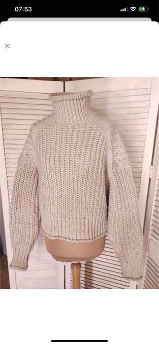 Бежевый  свитер оверсайз