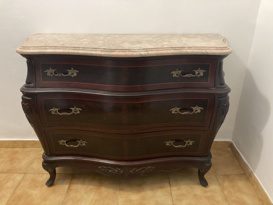 Cómoda com tampo em mármore