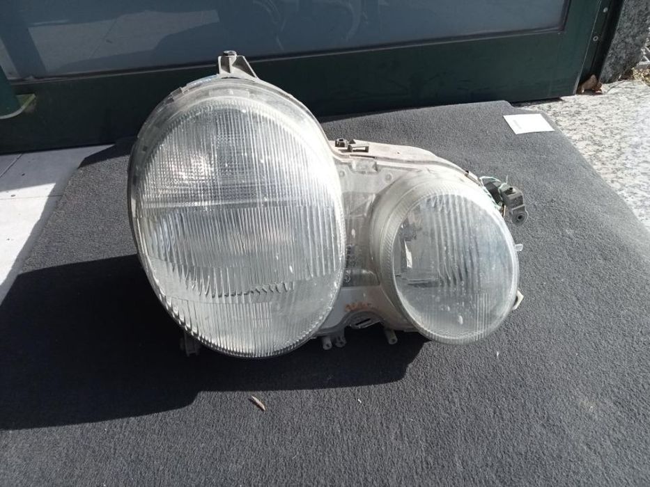 Farol direito Mercedes W210