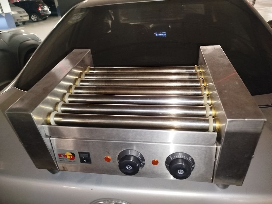Гриль роликовий для хот-догів.