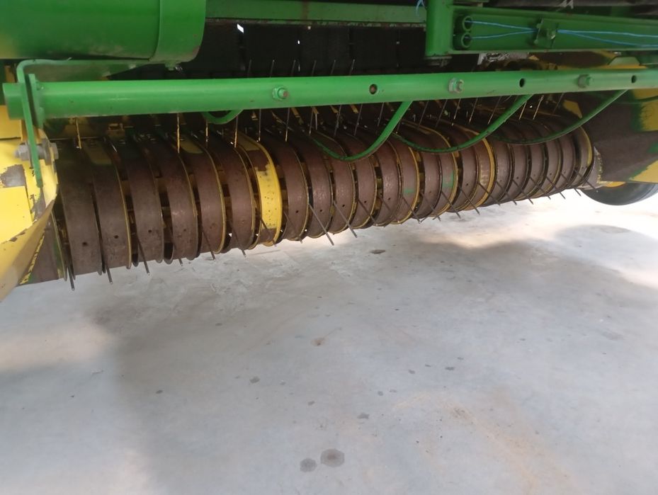 Prasa rolującą John Deere 550 szeroki podbieracz nie