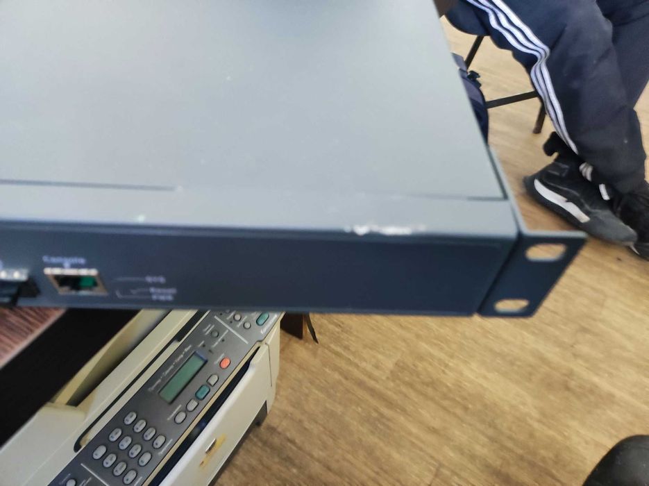 Комутатор (світч) управляємий SMT Layer 2+