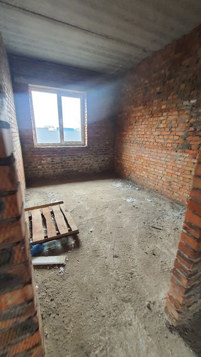 Будинок в котеджному містечку з великою ділянкою та гаражем 37636