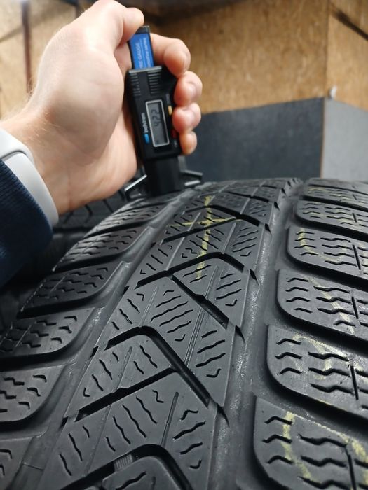 Зимові шини БВ  215/60 R16  PIRELLI  Sottozero 3  Склад