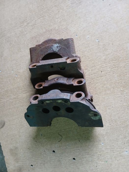 Stopy bloku  MF 255, ursus  c 360 3- P, perkins  3- P.