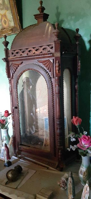 Altar em Madeira Envidraçado