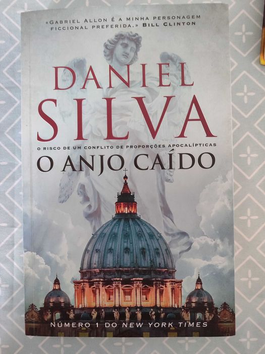 Saga Mistborn em Inglês e Outros