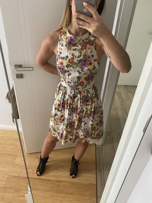 Sukienka w kwiatki M atmosphere floral bezowa odkryte plecy
