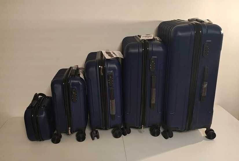 Zestaw 4 walizek i kuferek