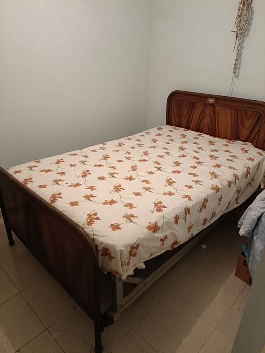 Cama de solteiro em ferro