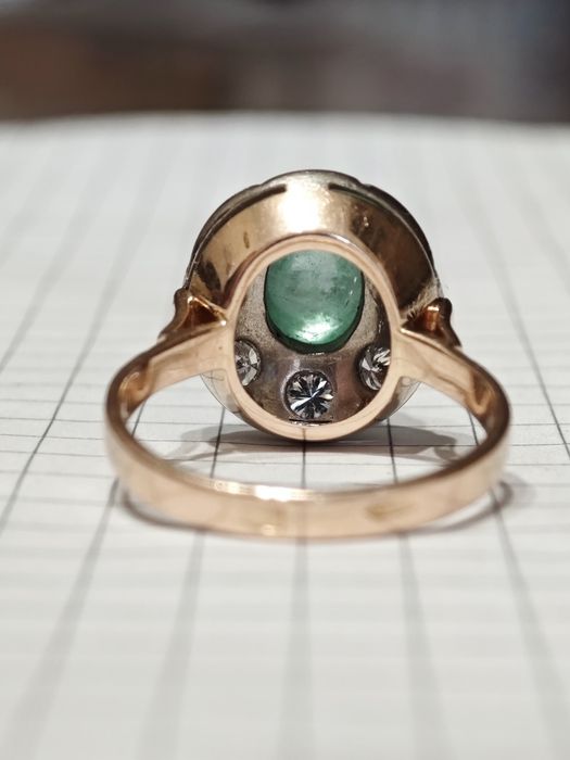 Золота каблучка, з діамантами 0.92ct, і смарагдом 1.5 ct, 583 проба.