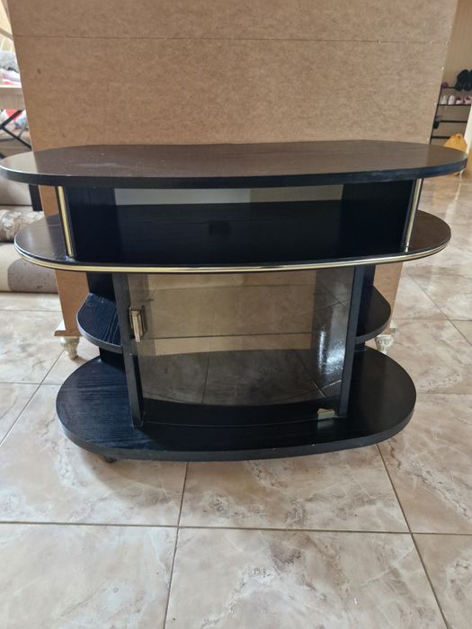 Стол  , тумба  .