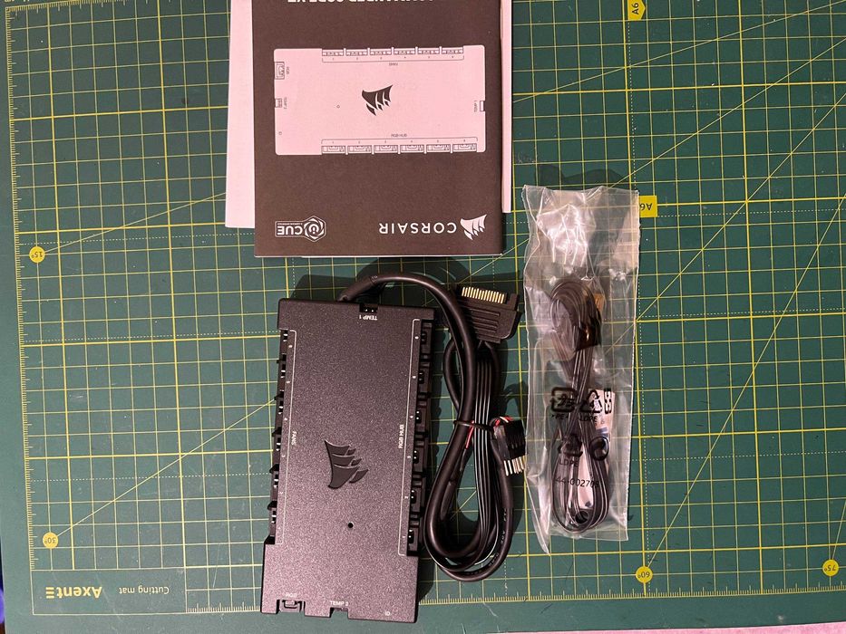 RGB контролер Corsair iCUE Commander Core XT