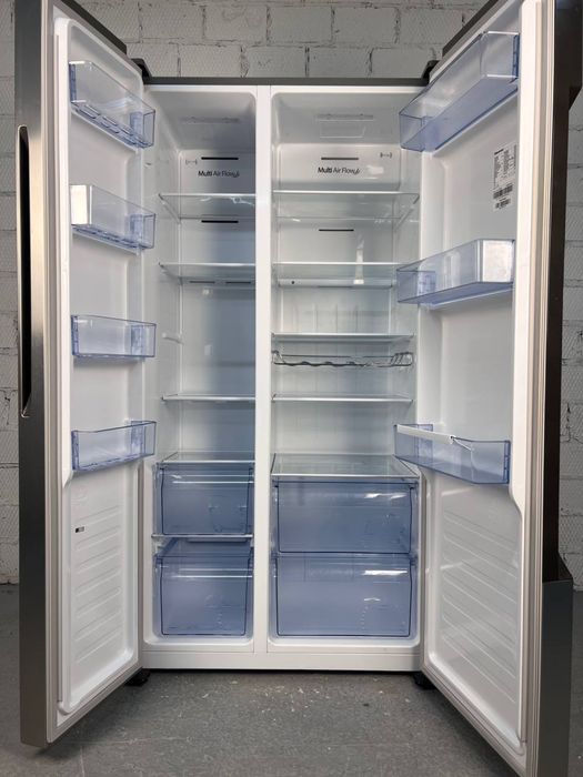 Холодильник Side by Side Hisense RS670N4BC2