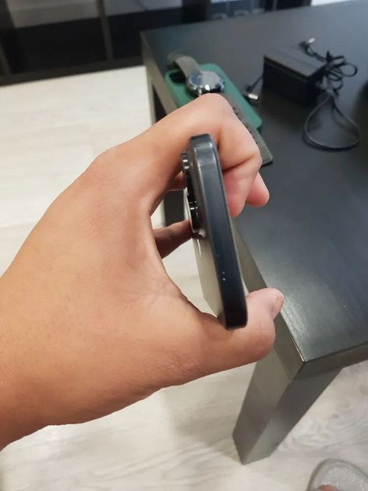 iPhone 15 igual a Novo