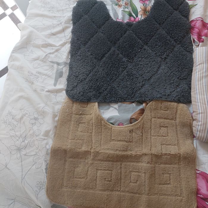 Продам подушечки і коврики у ванну.