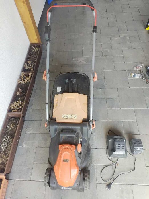 Kosiarka akumulatorowa Oleo-Mac Gi 40 P + 2 akumulatory
