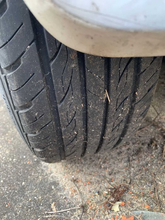 MITSUBISHI Carisma para peças