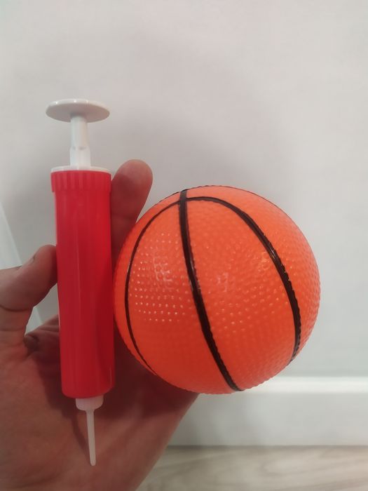 Детский баскетбол на присосках (кольцо, резиновый мяч, насос)