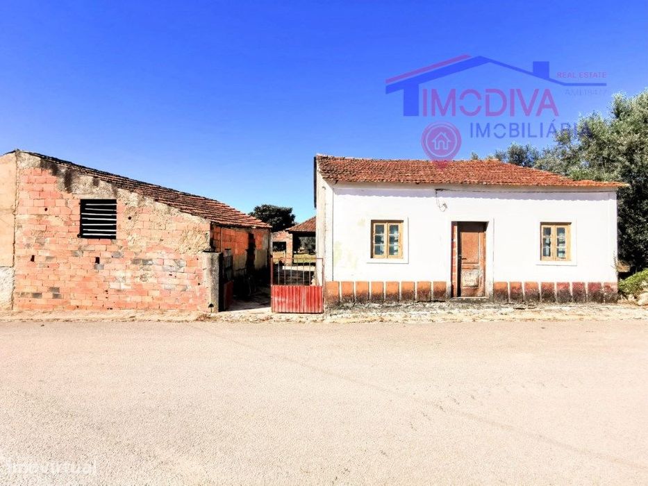 Moradia T4 com terreno e excelente acesso — Alvorge, Leiria