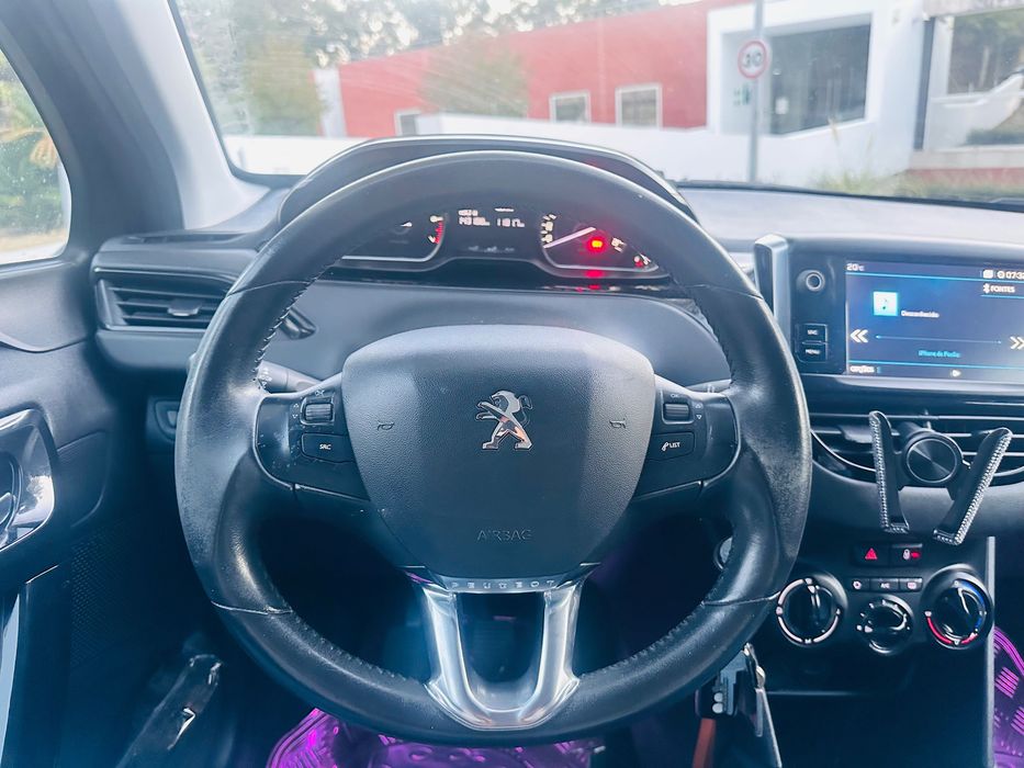 Peugeot 208 em ótimo estado