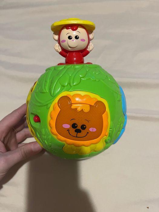 Interaktywna piłka z małpką a kuku Smily Play
