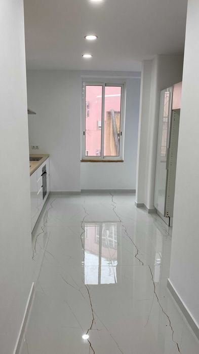 Arrendamento T3 Laranjeiras-Sete Rios Lisboa (perto do Metro e Un. Catolica)