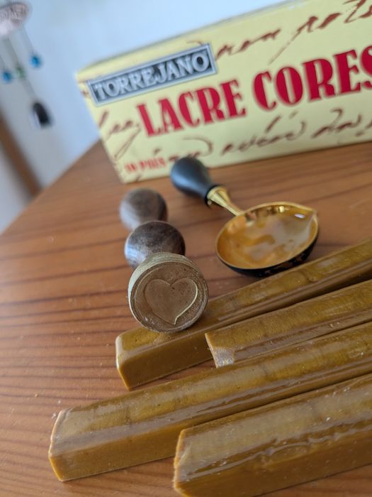 Lacre Cor dourado forma coração