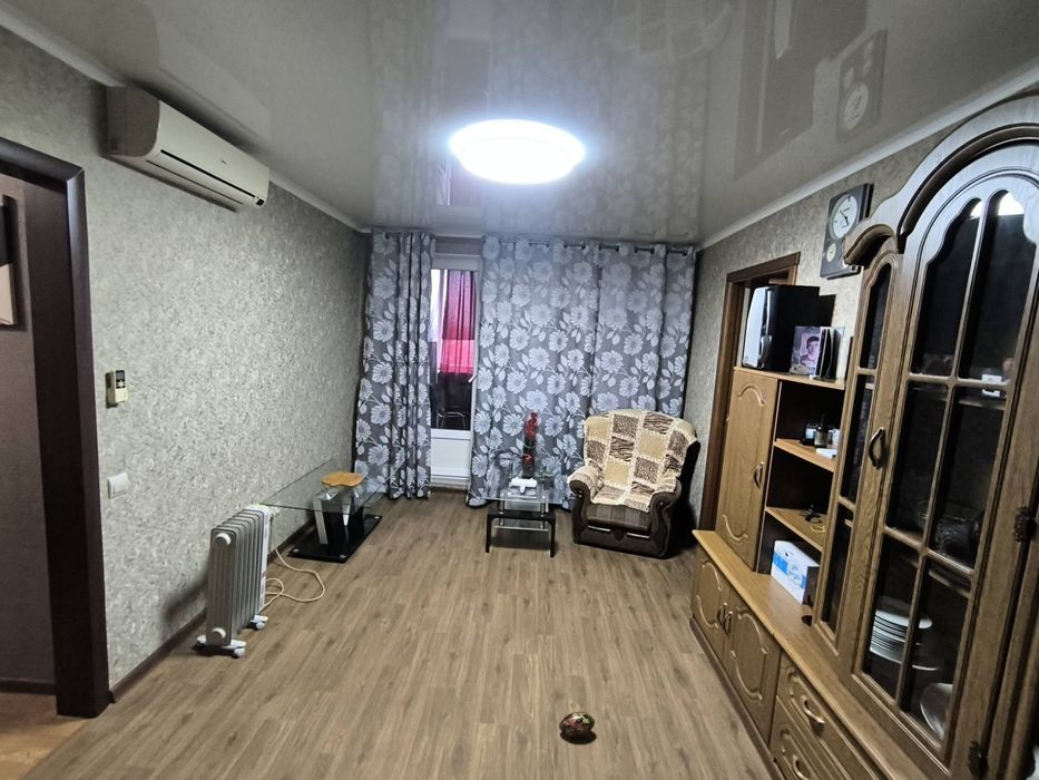 Продам 3 комнатную квартиру с ремонтом мебелью и техникой  17кв.