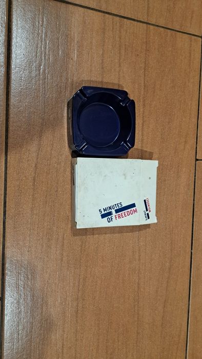 Popielniczka granatowa nowa nieużywana