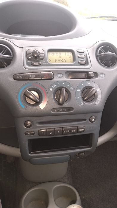 Toyota Yaris//klima sprawna//elektryka