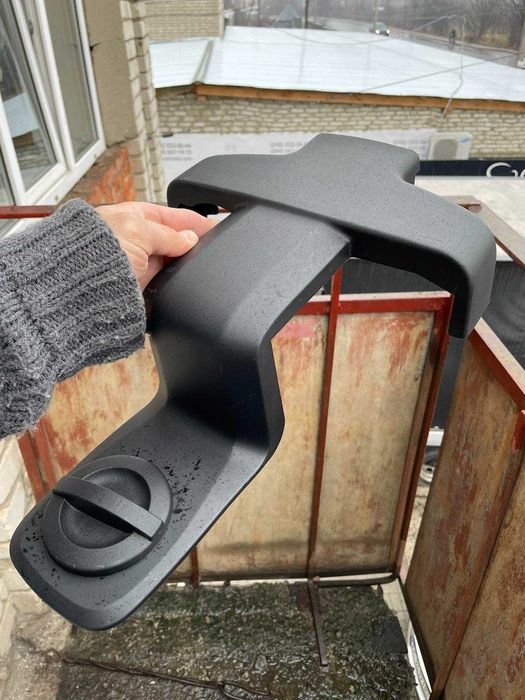 VOLVO C30 кришка захист пластик запаски компрессора 30748341, 30748340