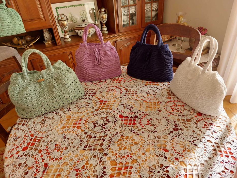 Bolsas em croché novas