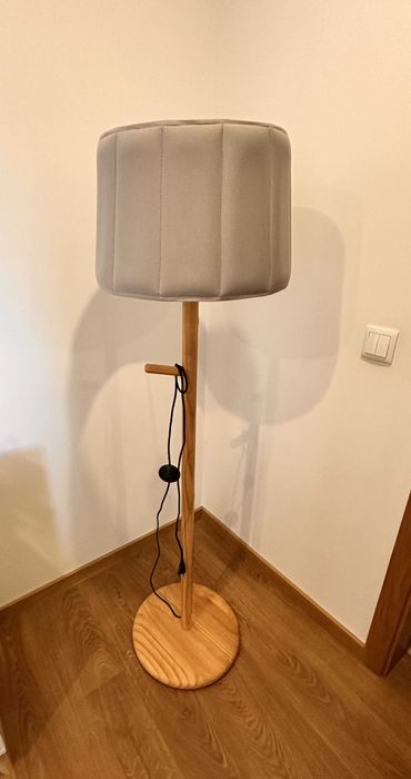 Candeeiro de pé da loja gato preto como novo