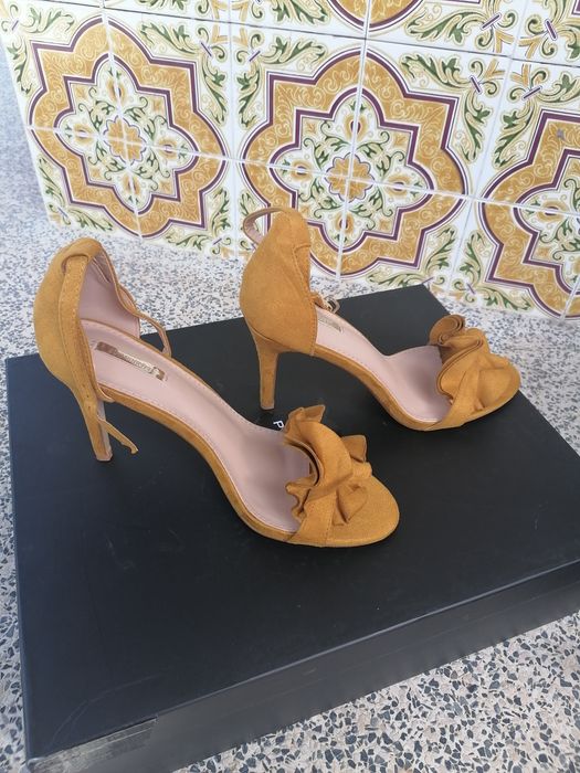 Sandálias 41 duas cores disponíveis