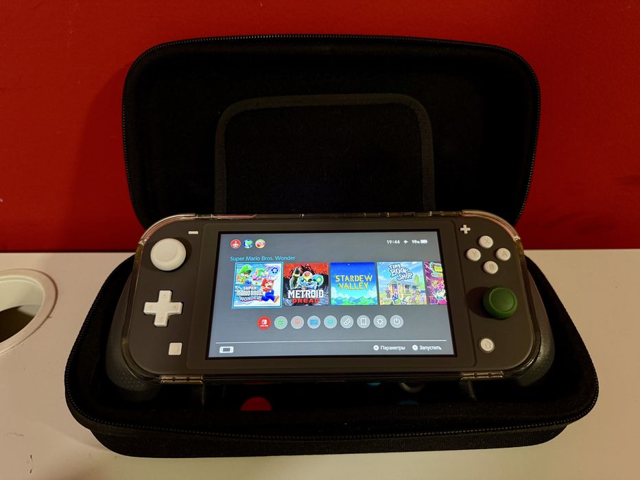 Повний комлект Nintendo Switch Lite! +128gb +чохол та кейс +ігри