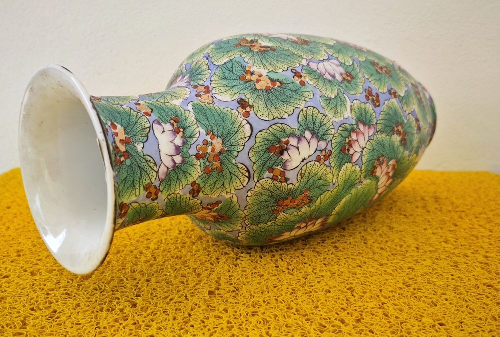 Vaso de porcelana asiática