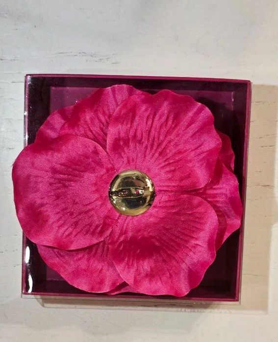 Брош-квітка Escada Especially Delicate Notes