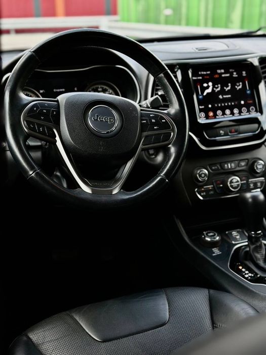 Прокат авто Jeep Cherokee 2019 рік