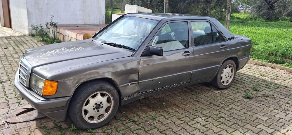 Selling Mercedes 2.5 190d
