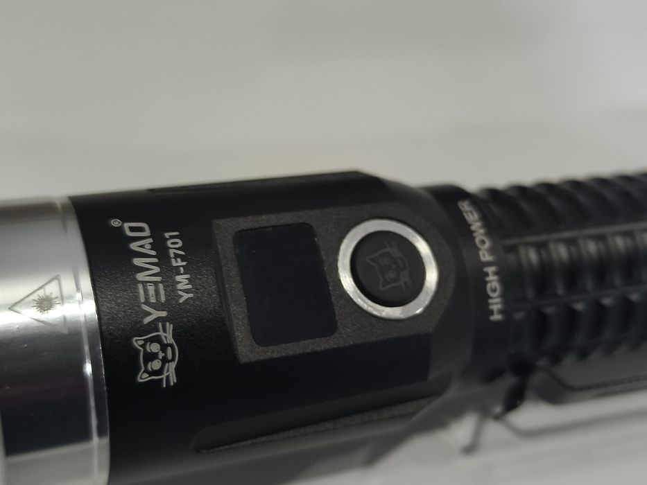 Lanterna Led 2000lm + Led Laser