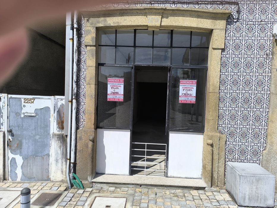 Arrenda-se Estabelecimento Comercial