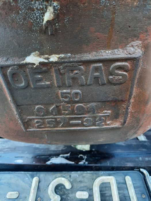 Banheira antiga de ferro e chumbo