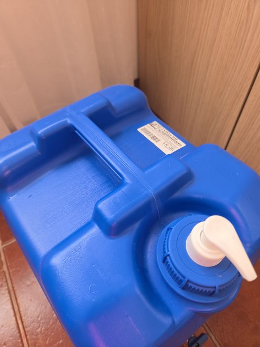 JARRICAN 20L azul c/torneira metal/saboneteira