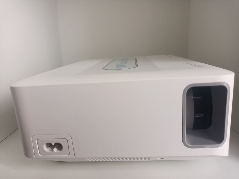 Projektor wifi, bluetooth, trapezowa korekcja obrazu
