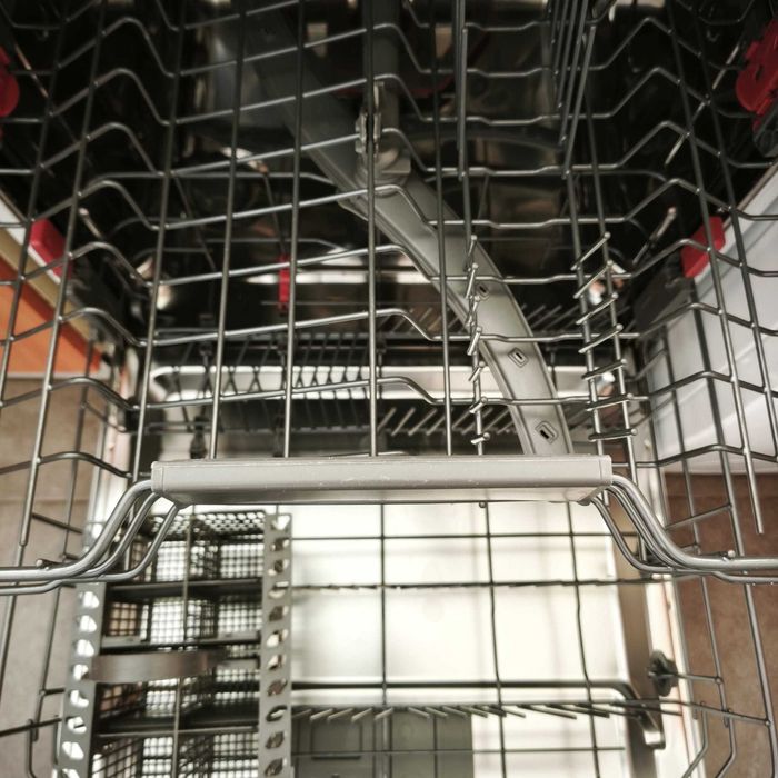 Máquina de Lavar Louça Whirlpool – Bom Estado