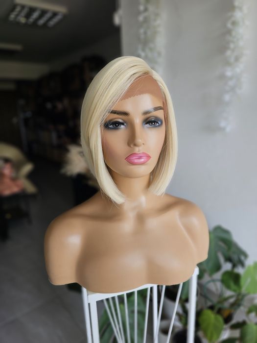 Stella peruka jasny blond lacefront bob naturalny efekt